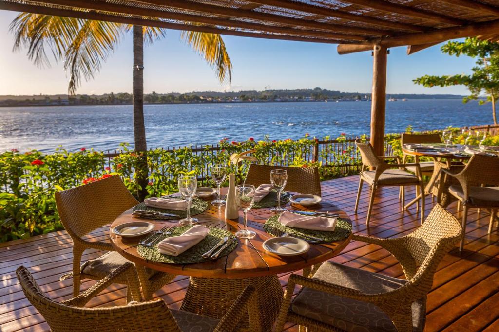 Restaurante com vista do Arraial d&rsquo;Ajuda Eco Resort